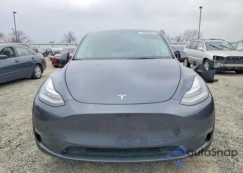 2021 Tesla Model Y z USA, uszkodzony, nr VIN 5YJYGDEE4MF265151